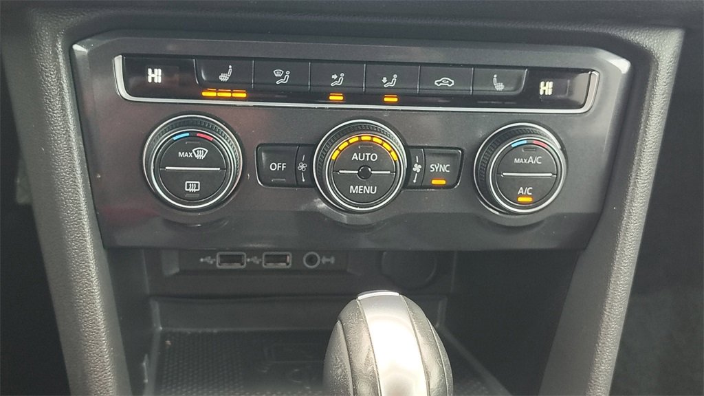 Used 2020 Volkswagen Tiguan SE image 22