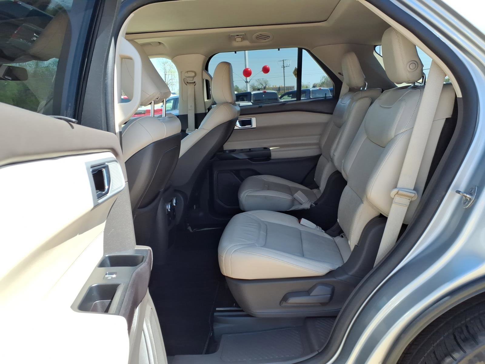 Used 2020 Ford Explorer Platinum w/ Premium Technology Package image 18