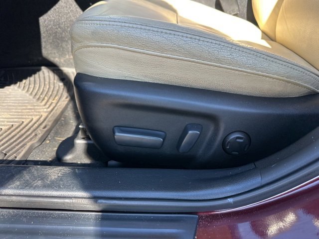 Used 2014 Toyota Avalon Limited image 18