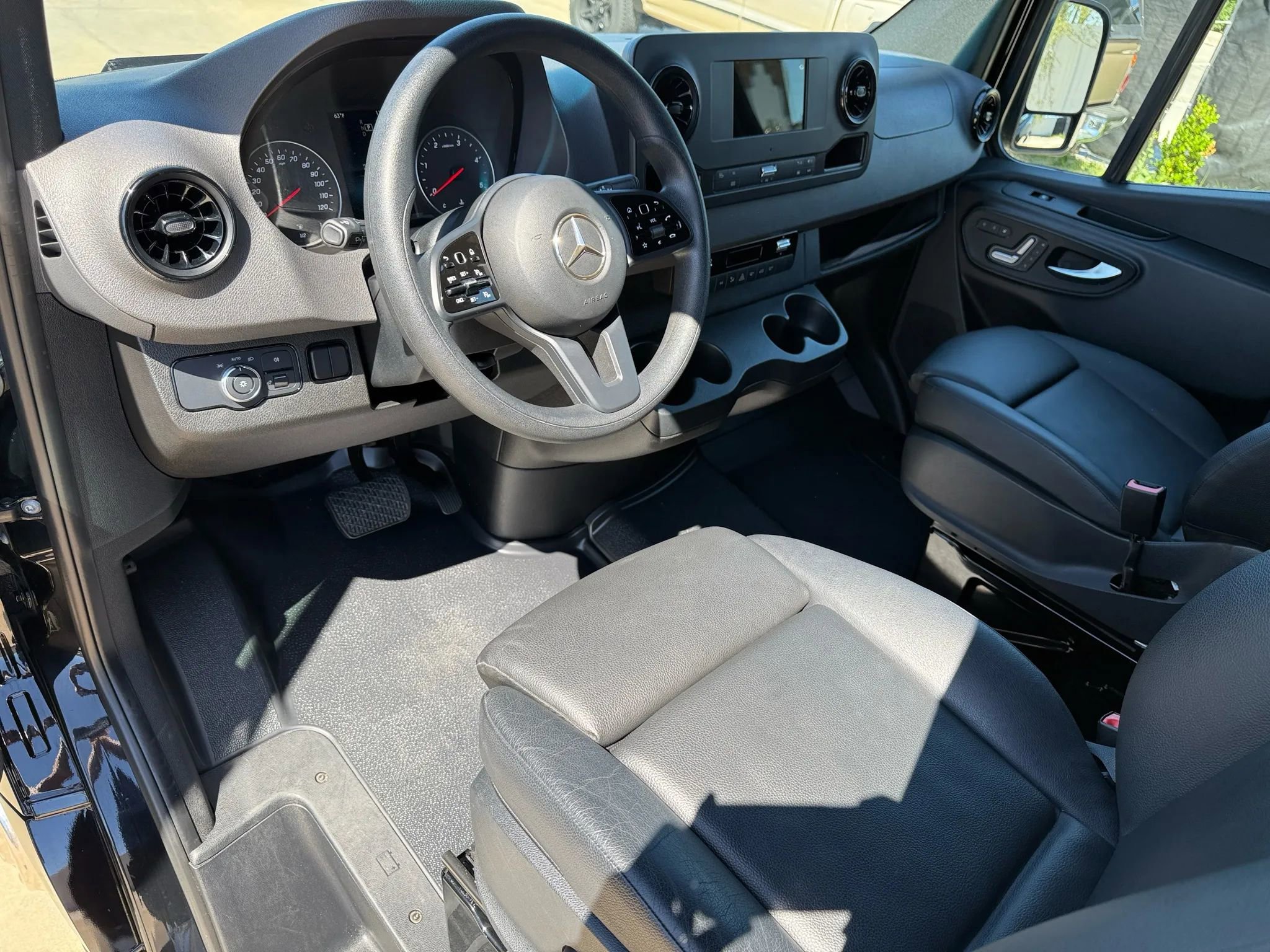 Used 2023 Mercedes-Benz Sprinter 3500 image 10