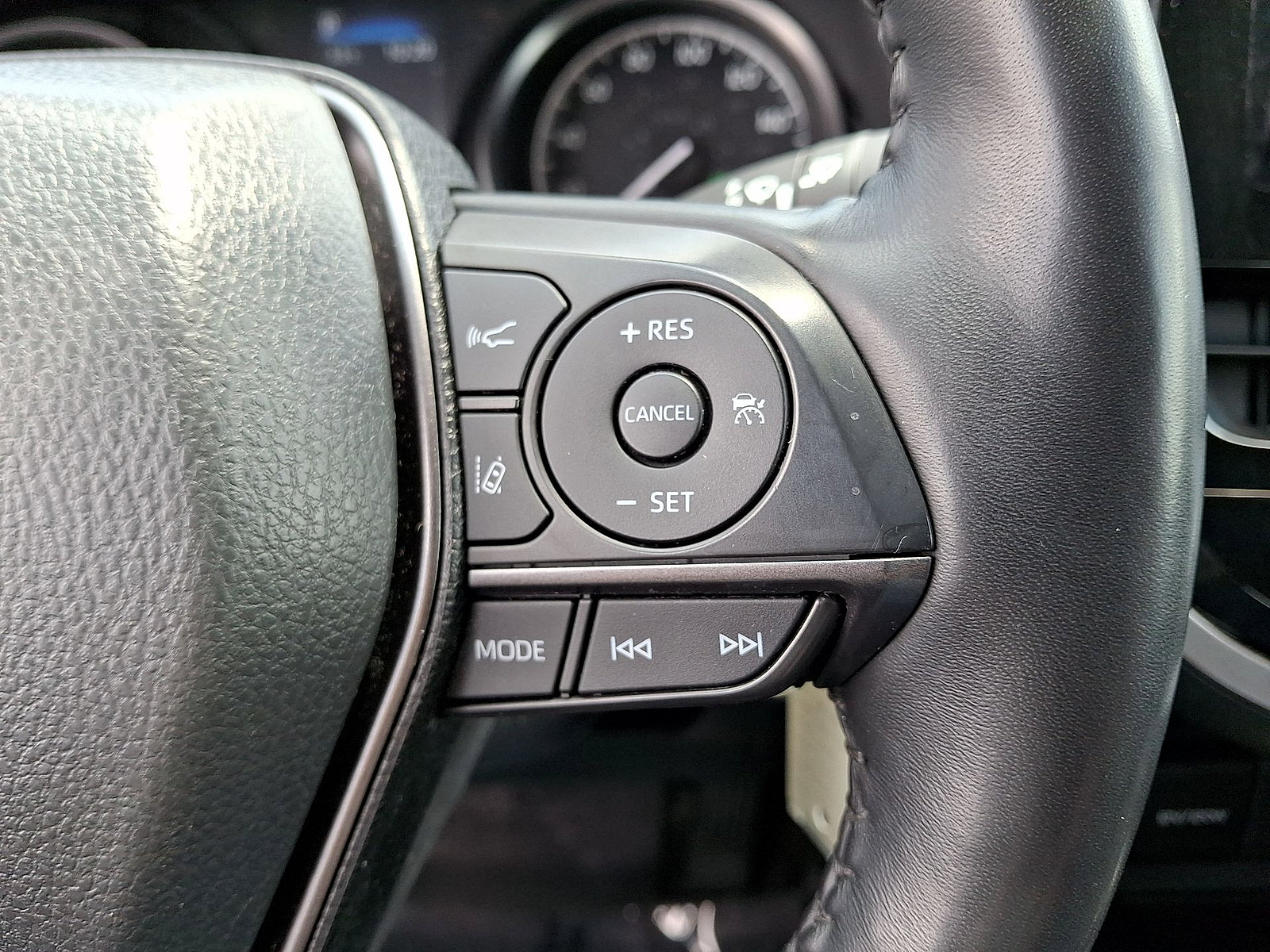 Used 2024 Toyota Camry SE FWD image 18