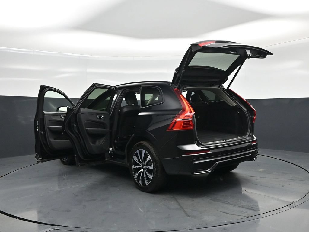 Used 2025 Volvo XC60 B5 Plus AWD/4WD image 34