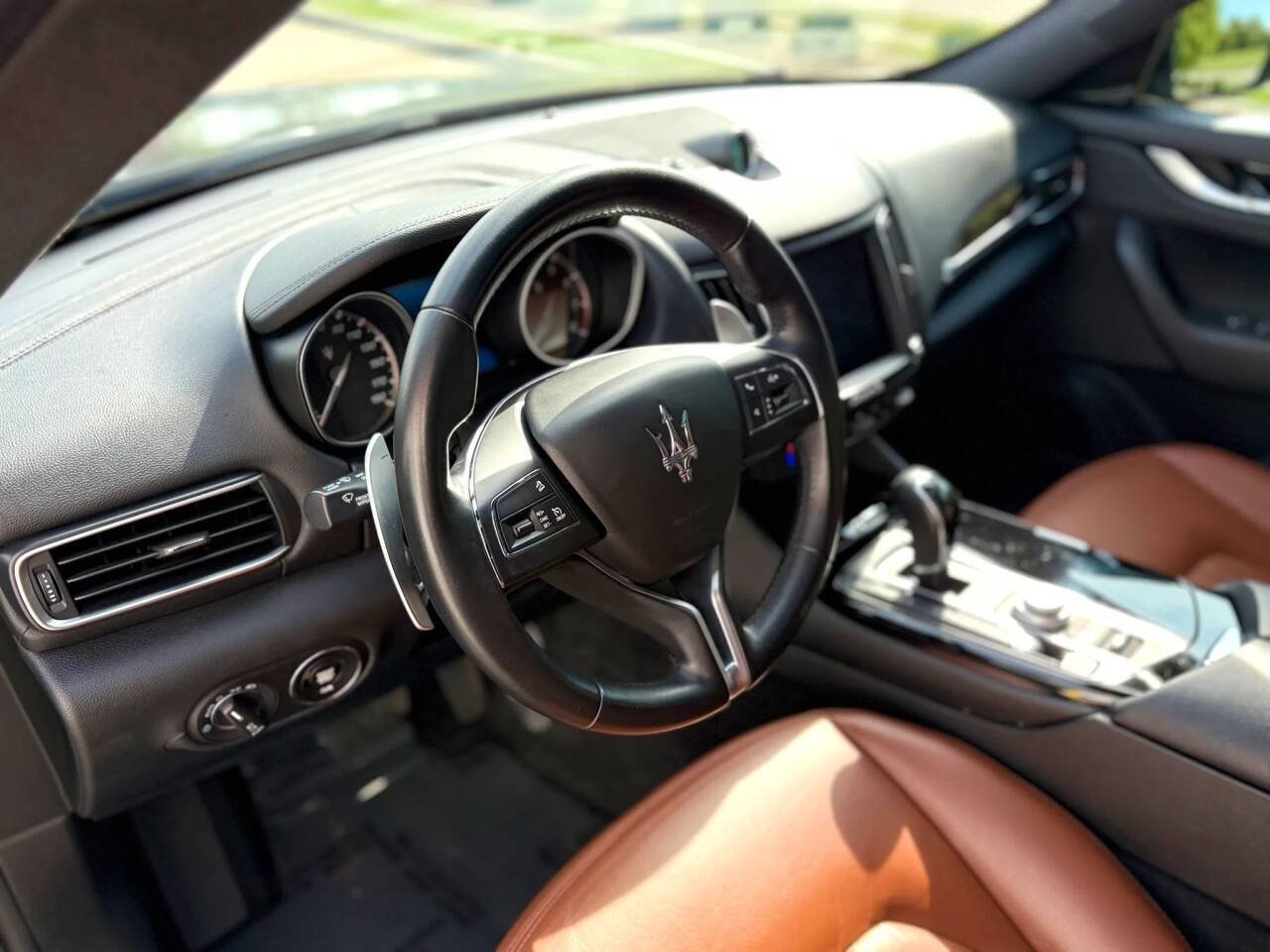 Used 2017 Maserati Levante S AWD/4WD image 11