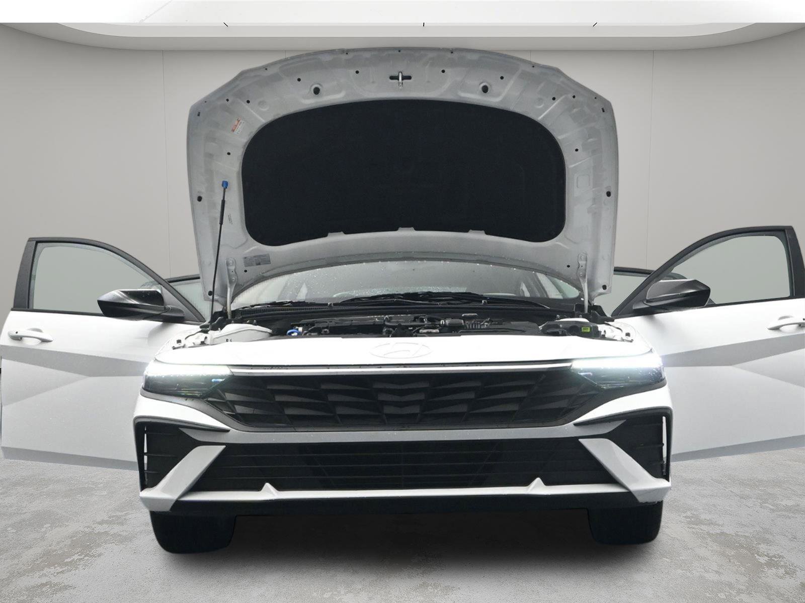 Certified 2025 Hyundai Elantra Sport image 35