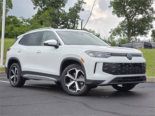 New 2025 Volkswagen Tiguan SE AWD/4WD image 2