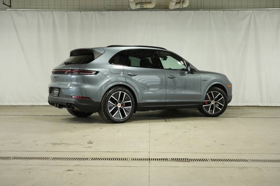 New 2026 Porsche Cayenne S image 7