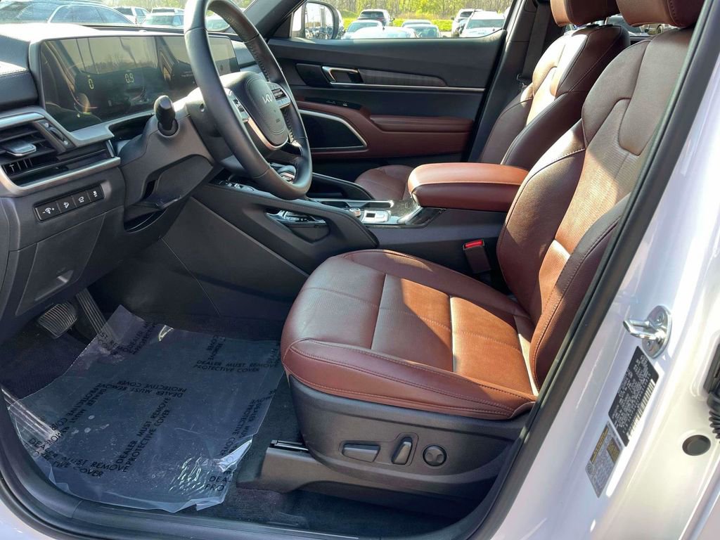 Used 2024 Kia Telluride EX image 17