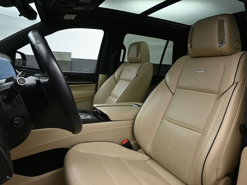 Used 2024 Cadillac Escalade Premium Luxury image 4