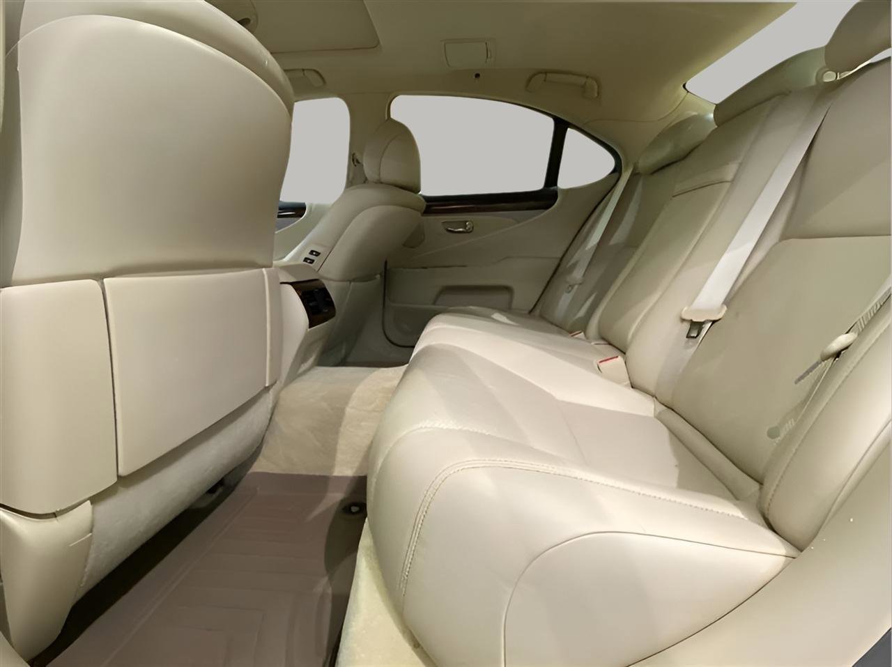 Used 2013 Lexus LS 460 AWD w/ Comfort Pkg image 17