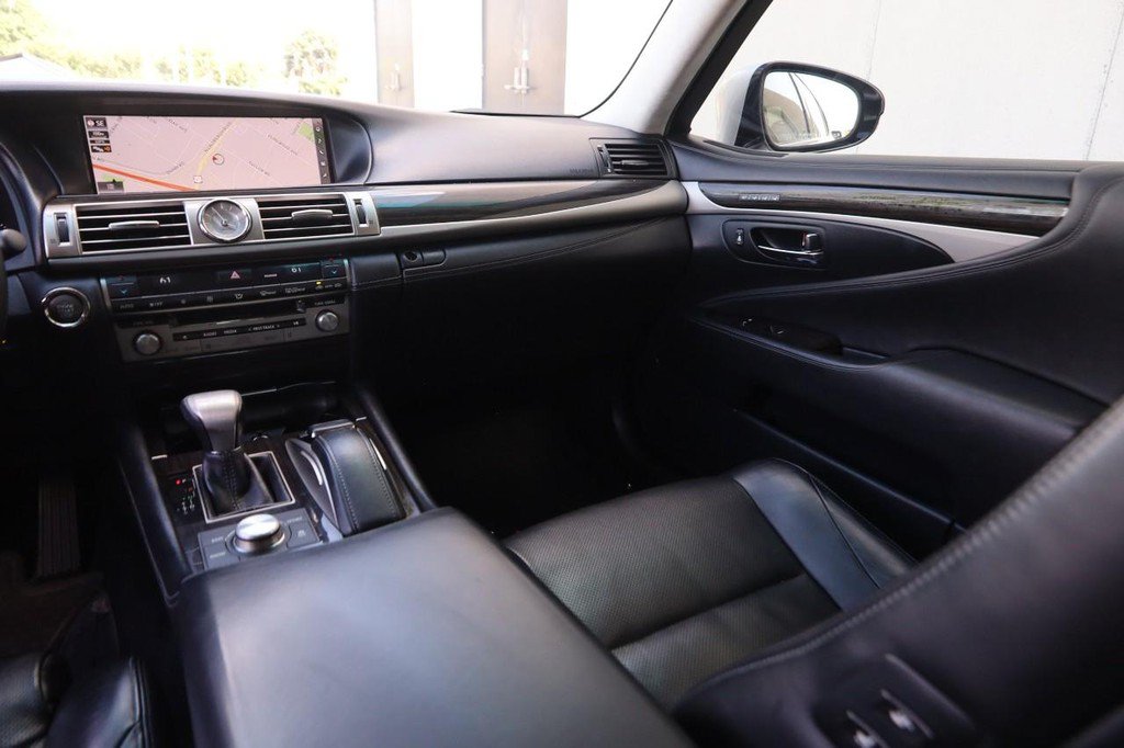 Used 2016 Lexus LS 460 AWD w/ Comfort Package image 28