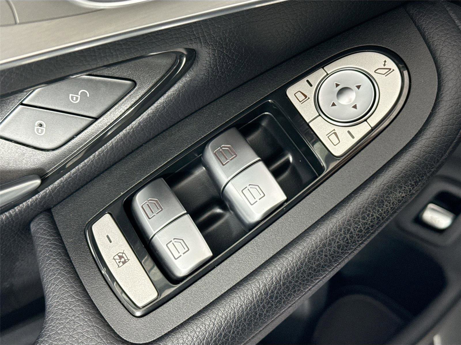 Used 2023 Mercedes-Benz GLC 300 4MATIC Coupe image 27