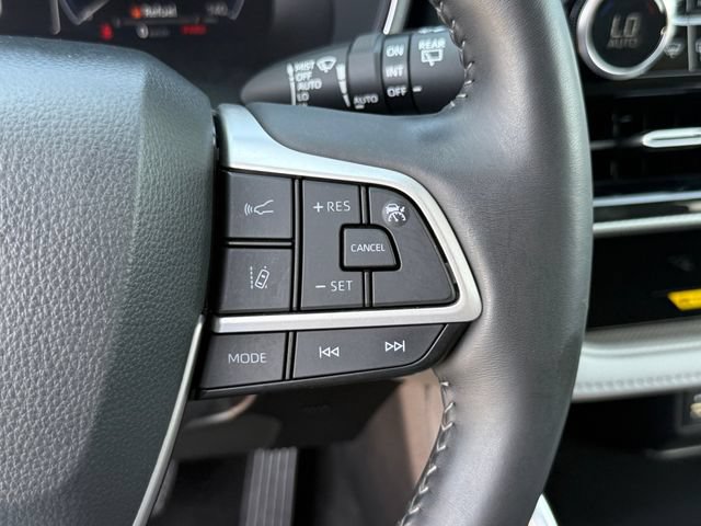 Used 2023 Toyota Highlander Platinum FWD image 16