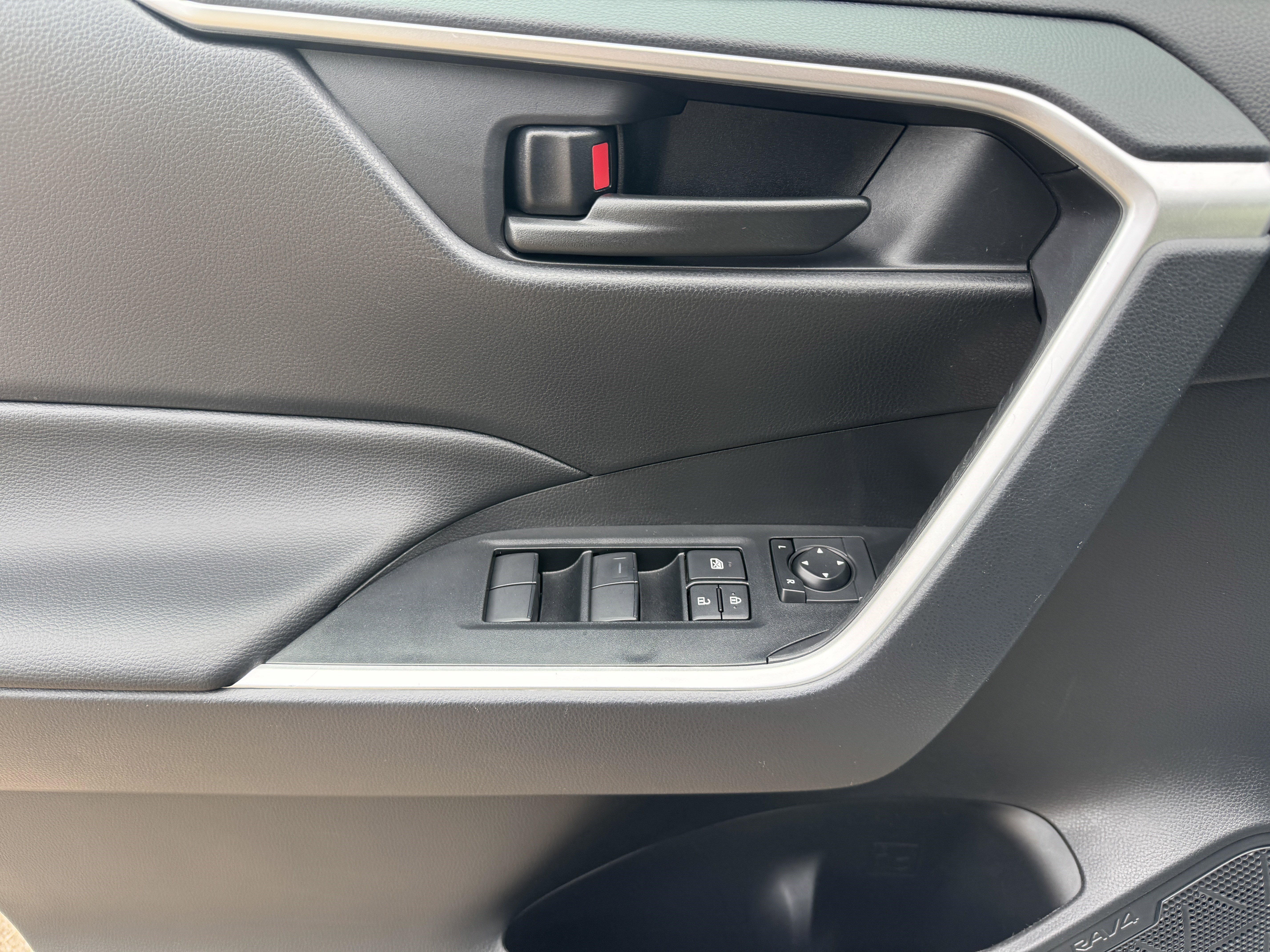 Certified 2025 Toyota RAV4 LE image 9