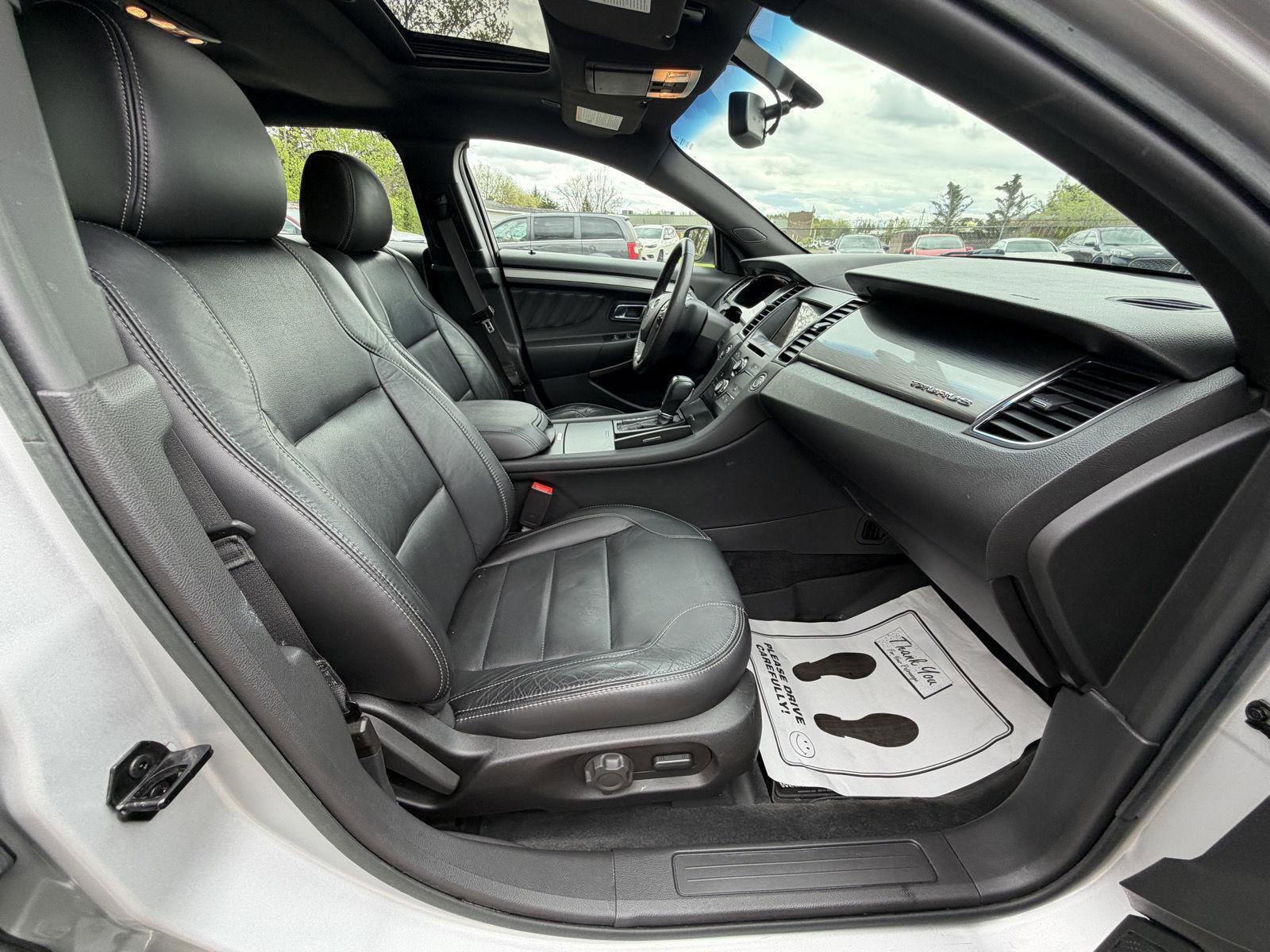 Used 2017 Ford Taurus SEL w/ Equipment Group 201A FWD image 30