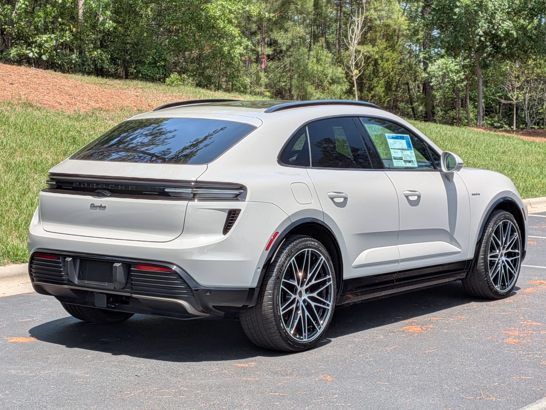 New 2026 Porsche Macan Turbo Electric AWD/4WD image 32