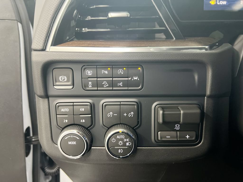 New 2026 Chevrolet Tahoe High Country w/ Sun And Tow Package AWD/4WD image 19