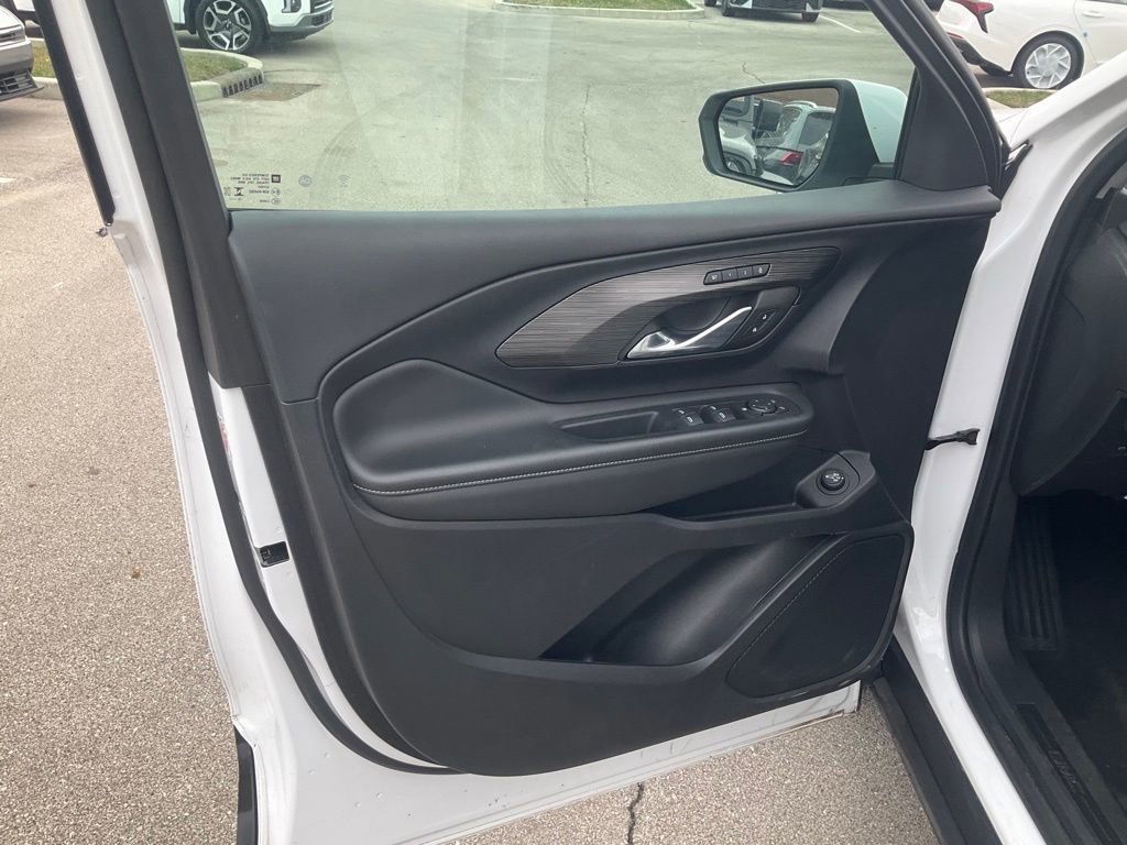 Used 2024 GMC Terrain SLT image 10