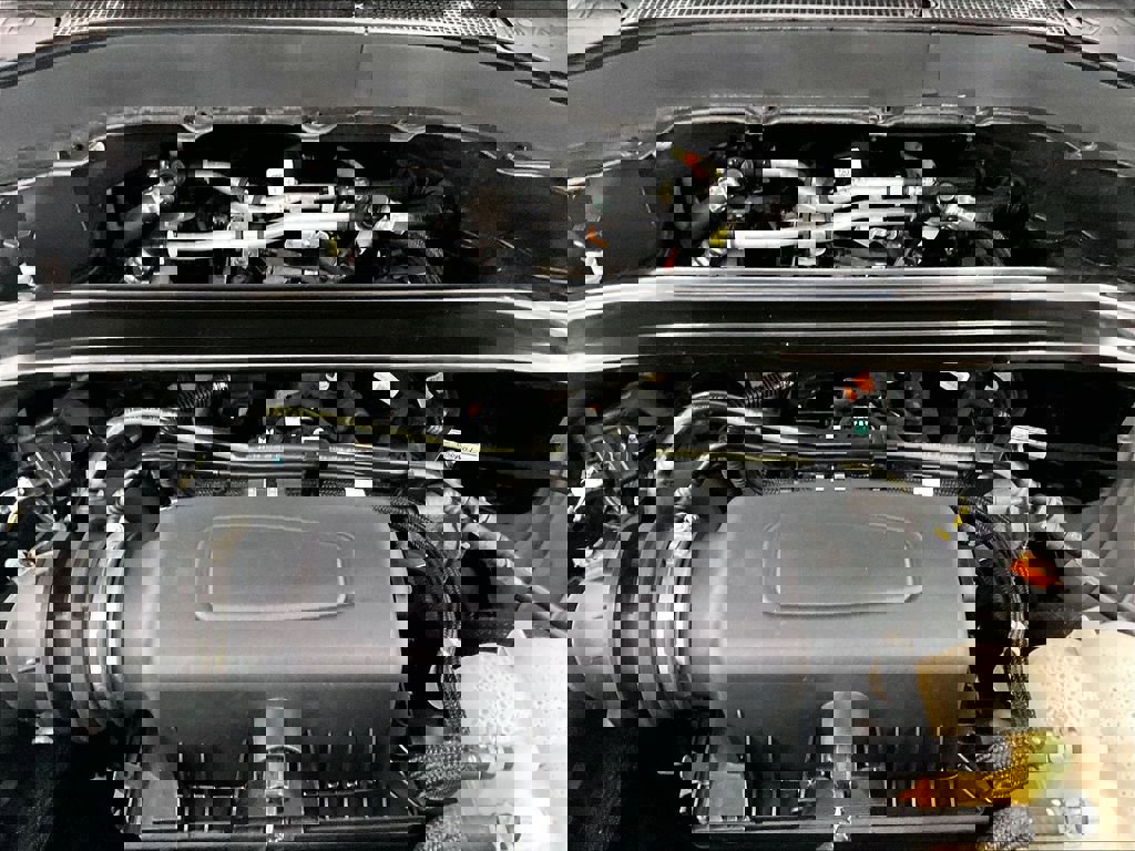 Used 2023 Ford Explorer Limited w/ Equipment Group 301A AWD/4WD image 34