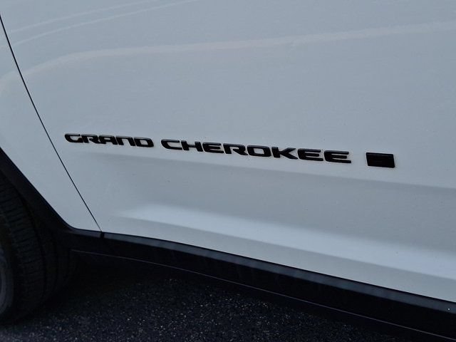Certified 2023 Jeep Grand Cherokee Altitude AWD/4WD image 34