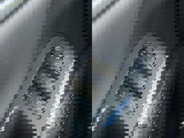 Used 2025 Chevrolet Traverse LT image 18