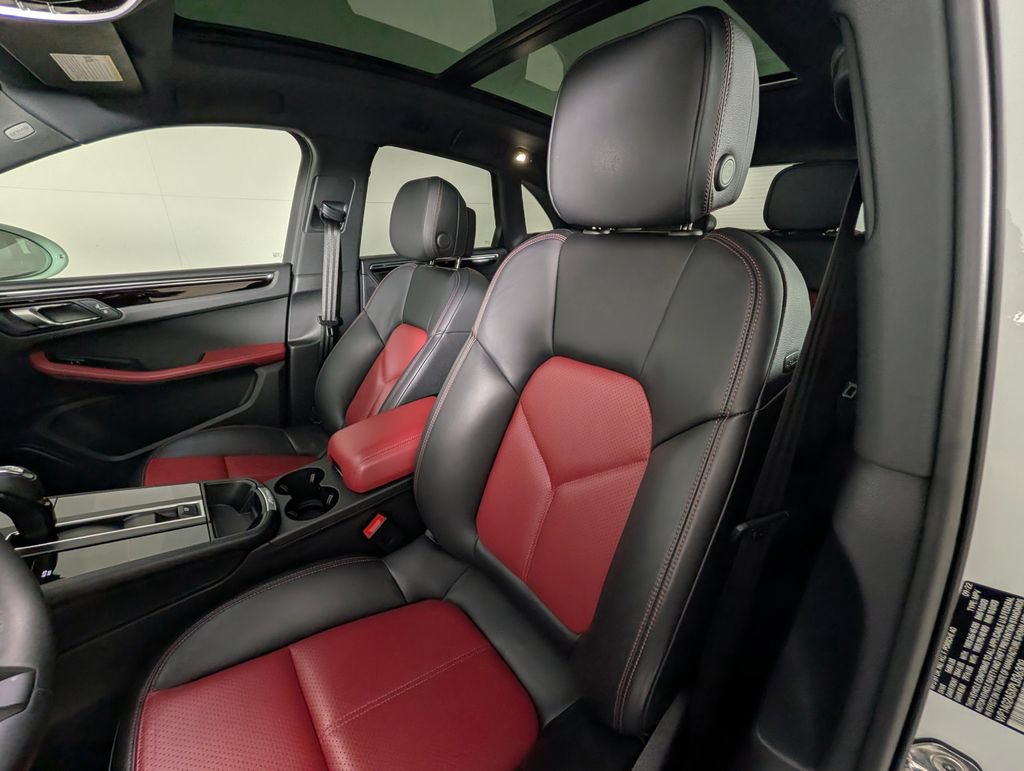 Certified 2023 Porsche Macan S AWD/4WD image 4