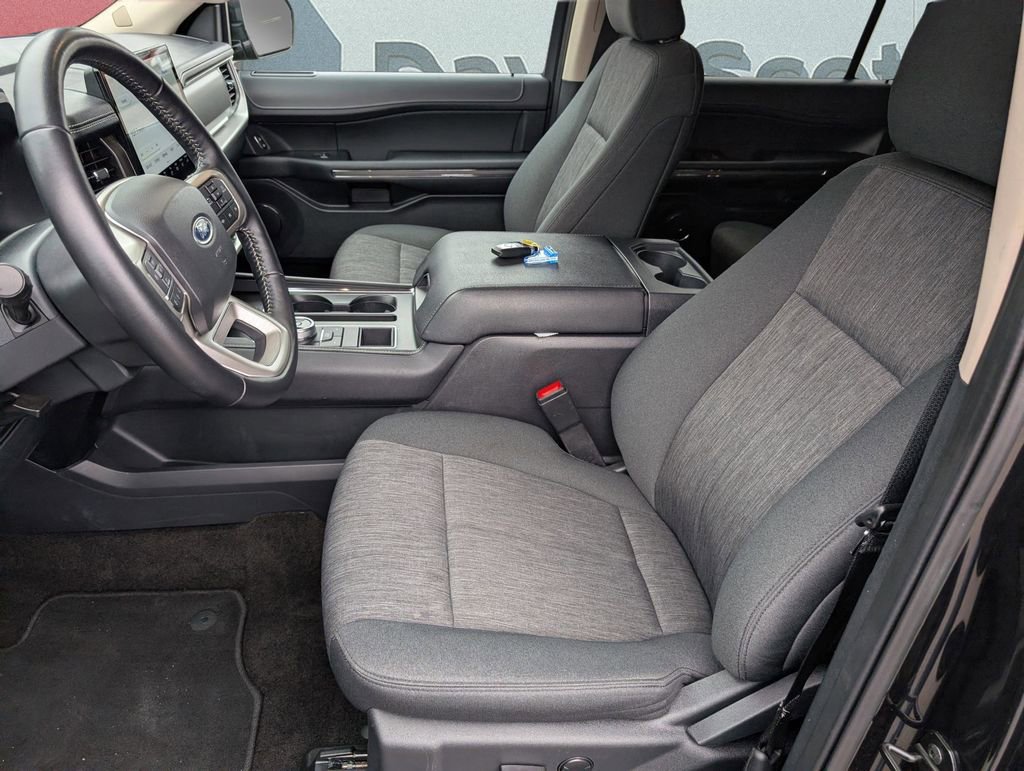 Used 2022 Ford Expedition XLT image 16