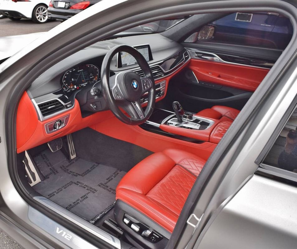 Used 2022 BMW M760i xDrive w/ Luxury Rear Seating Package image 31