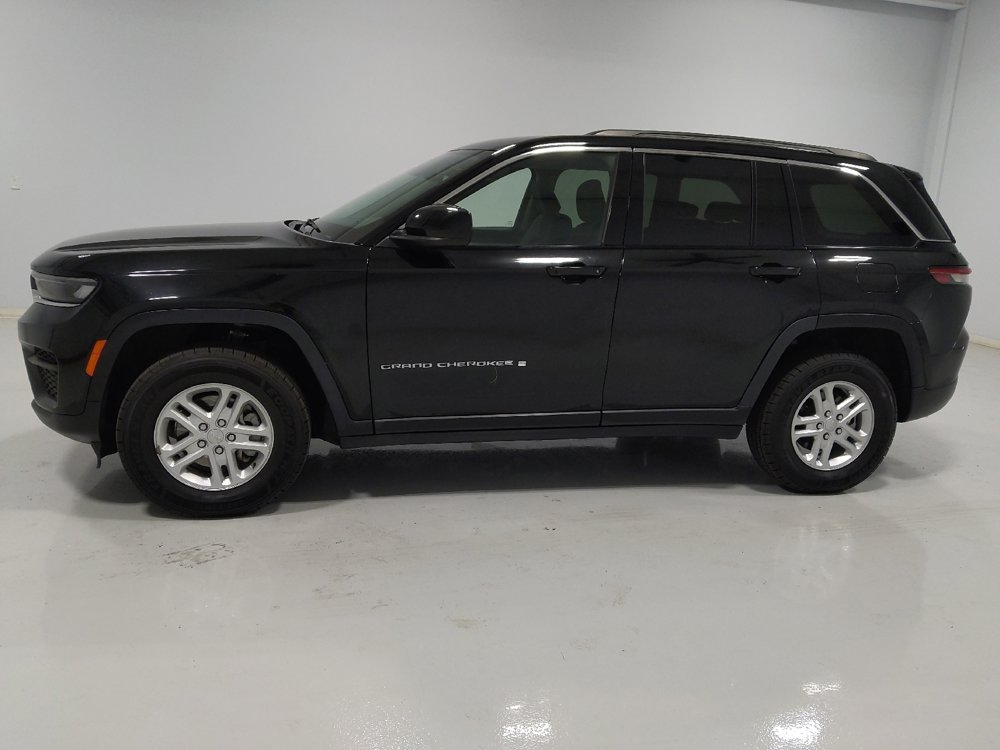 Used 2022 Jeep Grand Cherokee Laredo w/ Luxury Tech Group I image 2