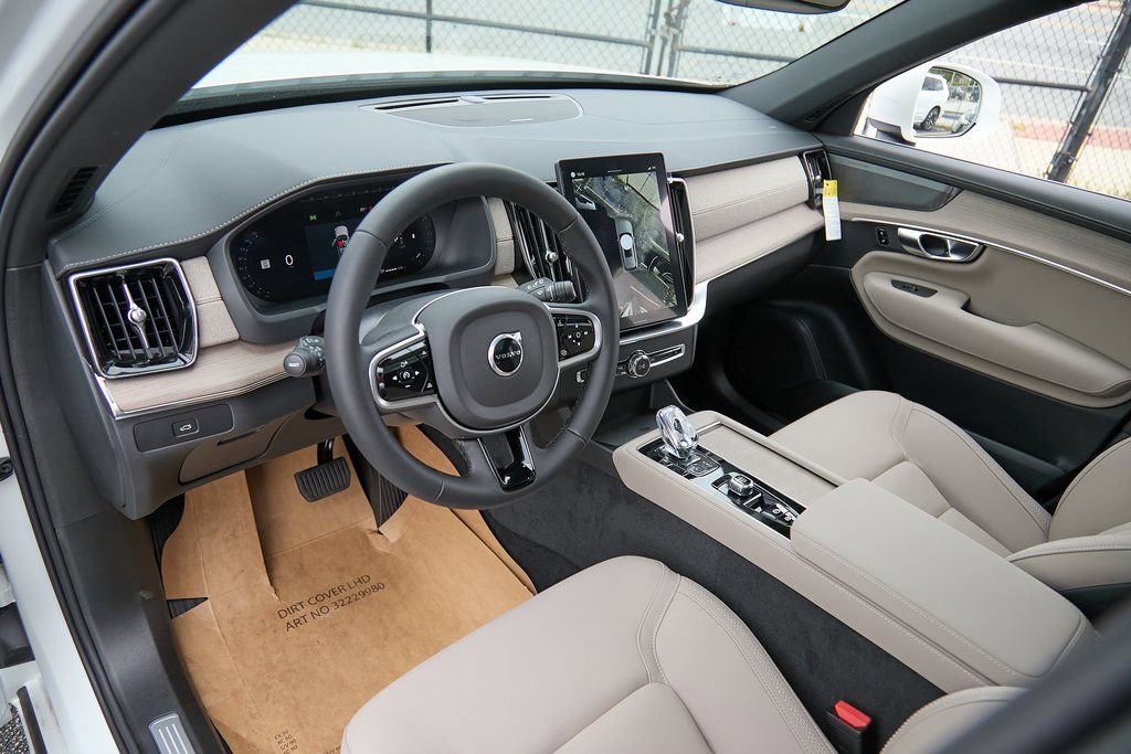 New 2026 Volvo XC90 B6 Plus w/ Protection Package Premier image 12