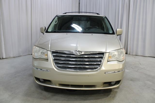 Used 2010 Chrysler Town & Country Touring FWD image 33