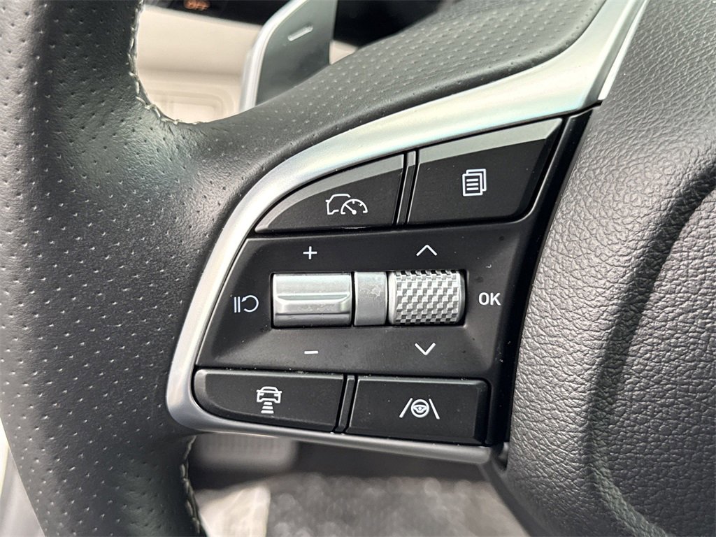 Used 2025 Genesis G70 2.5T image 26