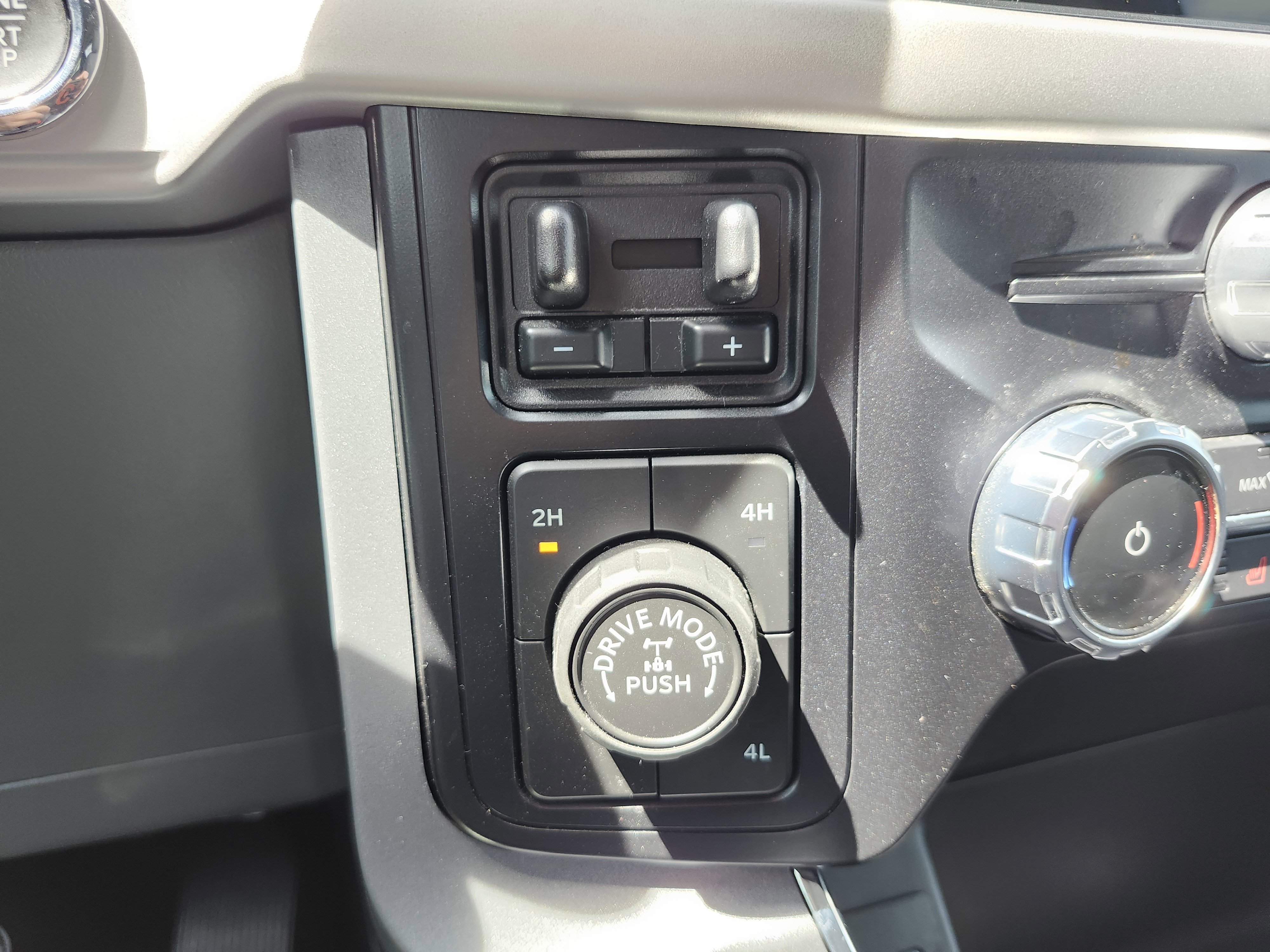Used 2022 Ford F150 XLT w/ Equipment Group 302A High image 33