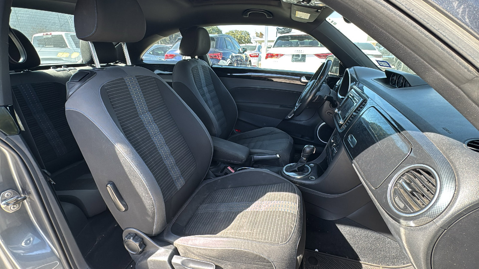 Used 2014 Volkswagen Beetle R-Line image 28