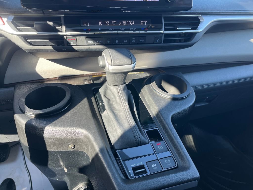Used 2023 Toyota Sienna XLE image 19