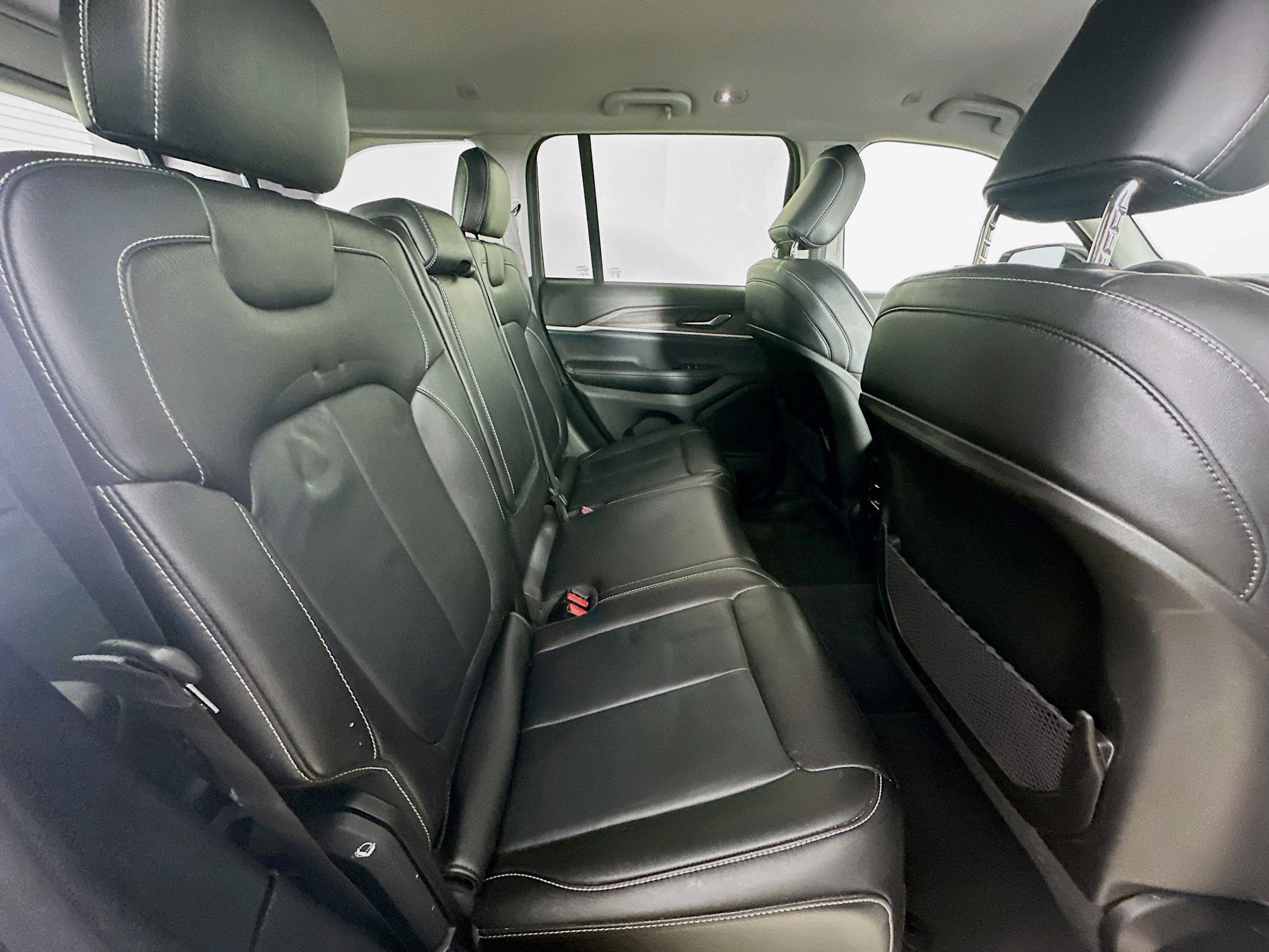 Used 2023 Jeep Grand Cherokee Limited image 35