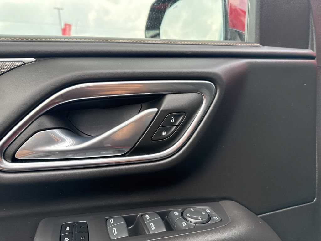 Used 2024 GMC Yukon AT4 AWD/4WD image 14