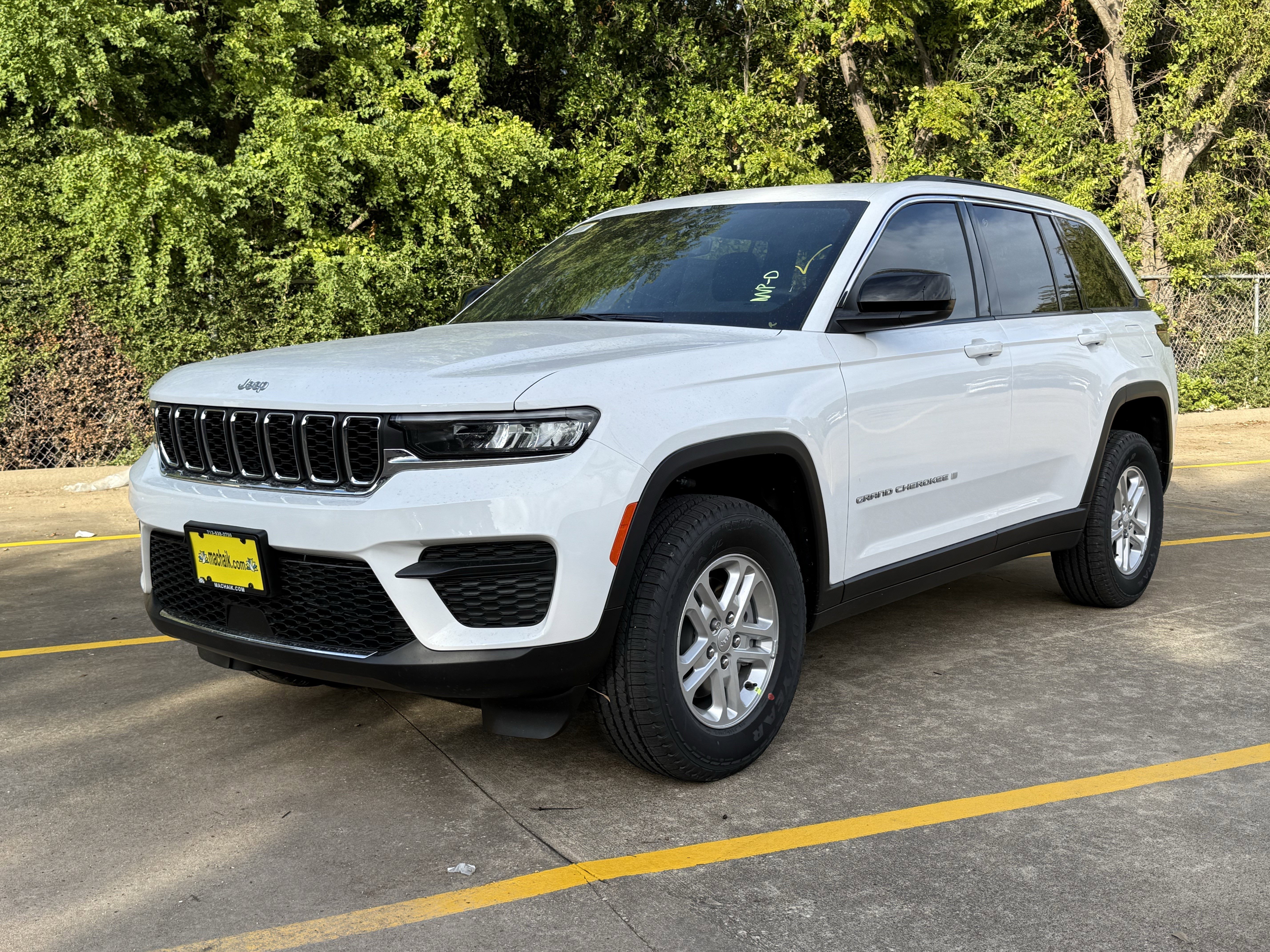 New 2025 Jeep Grand Cherokee Laredo image 4
