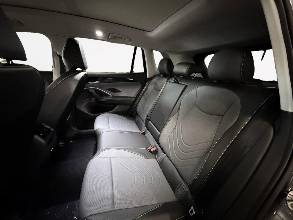 New 2026 Volkswagen Tiguan SE FWD image 12