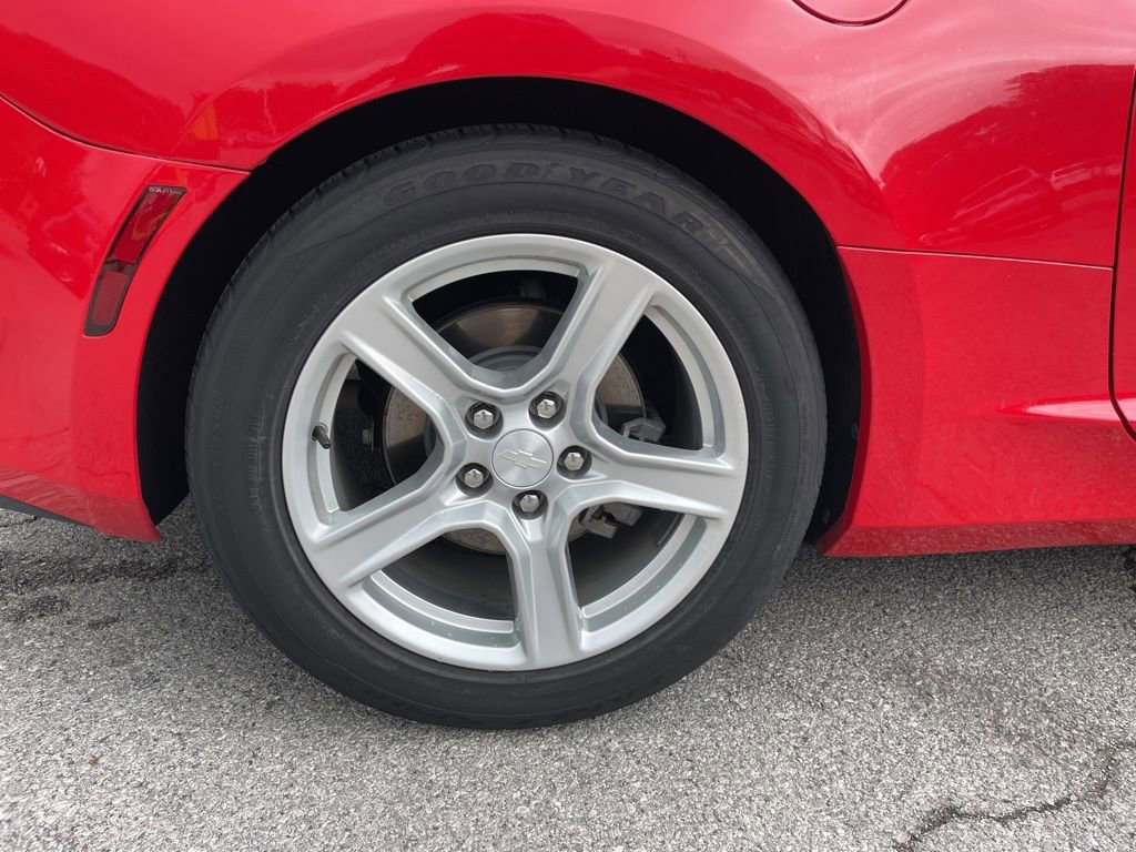 Used 2018 Chevrolet Camaro LT w/ Technology Package RWD image 35