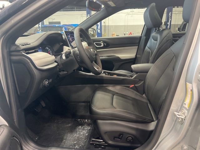 New 2025 Jeep Compass Limited w/ Sun & Sound Group image 8