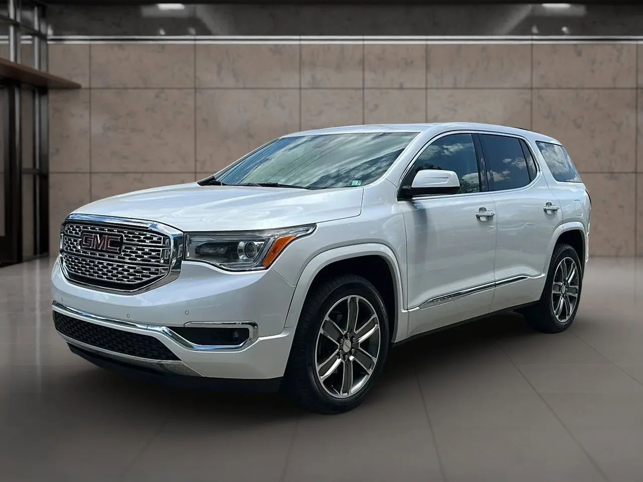 Used 2017 GMC Acadia Denali FWD image 1