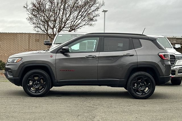 Used 2023 Jeep Compass Trailhawk image 7
