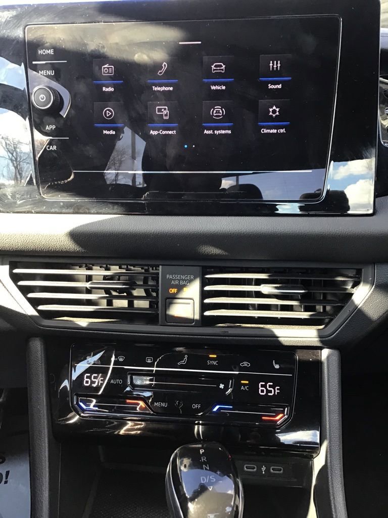 Used 2025 Volkswagen Jetta Sport image 11