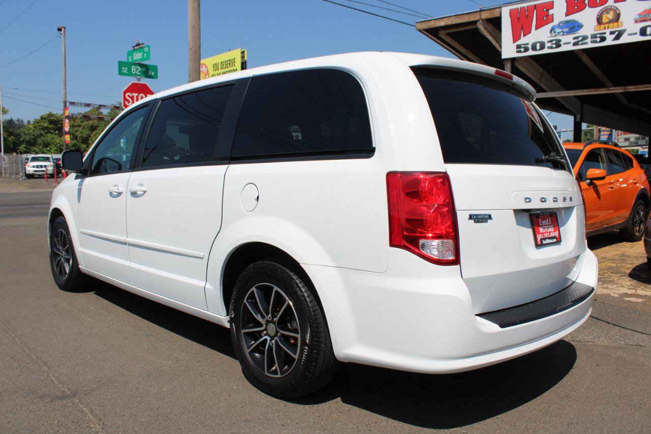 Used 2016 Dodge Grand Caravan SXT FWD image 4
