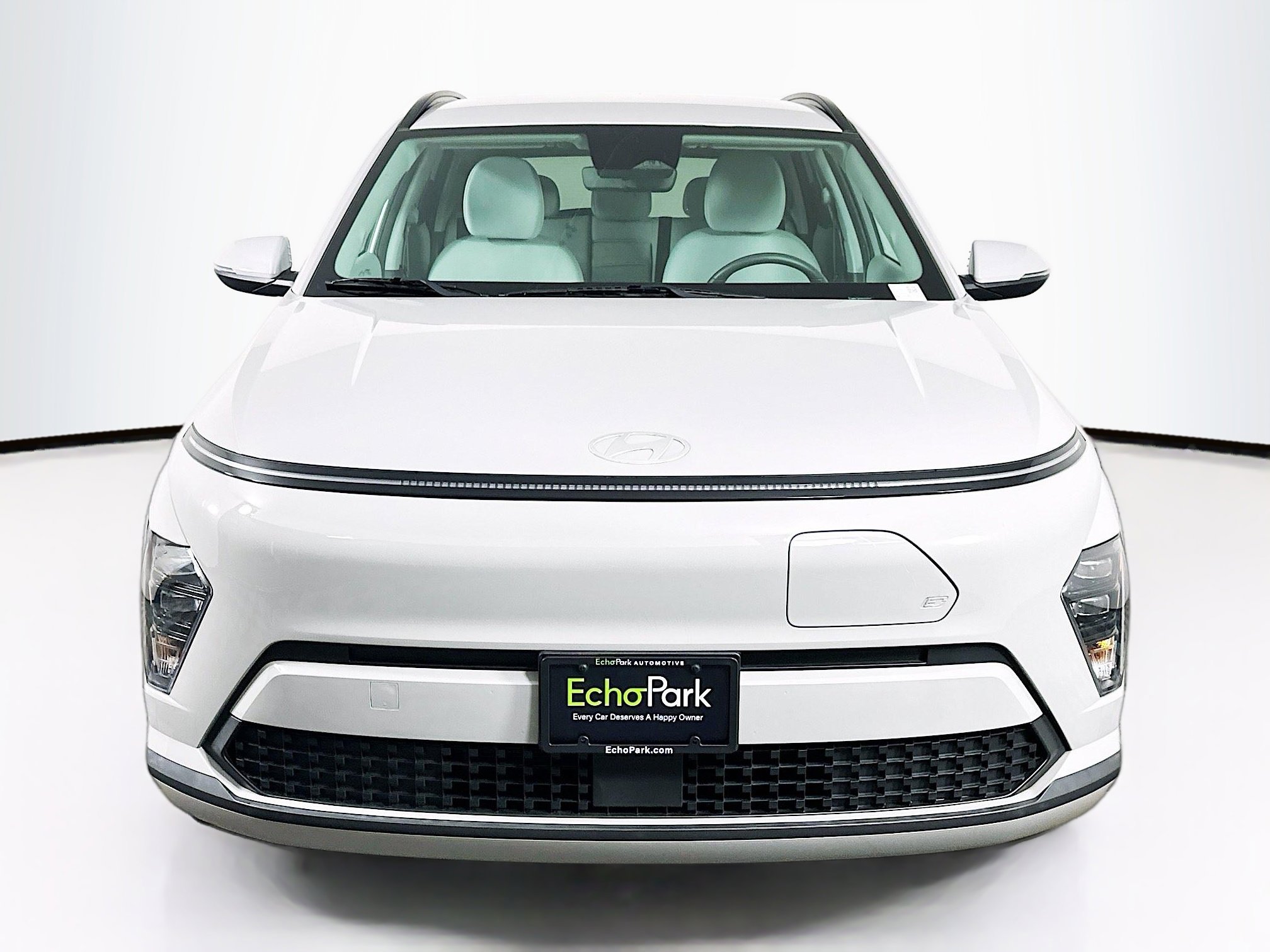 Used 2024 Hyundai Kona SEL FWD image 2