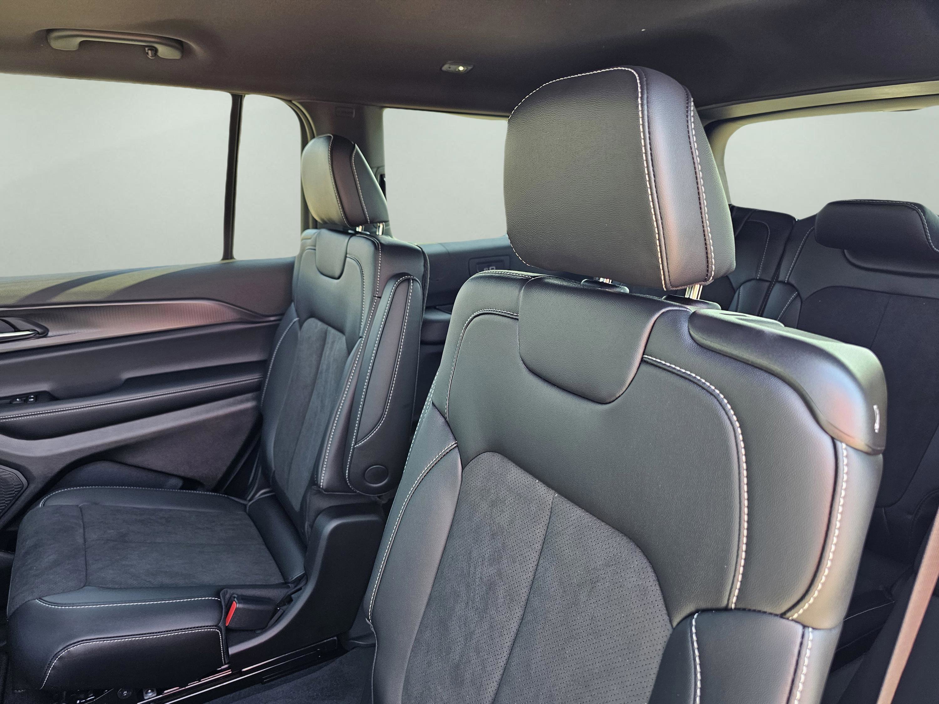 New 2025 Jeep Grand Cherokee L Altitude image 24