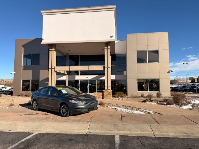 Used 2017 Ford Fusion SE w/ Fusion SE Technology Package image 1