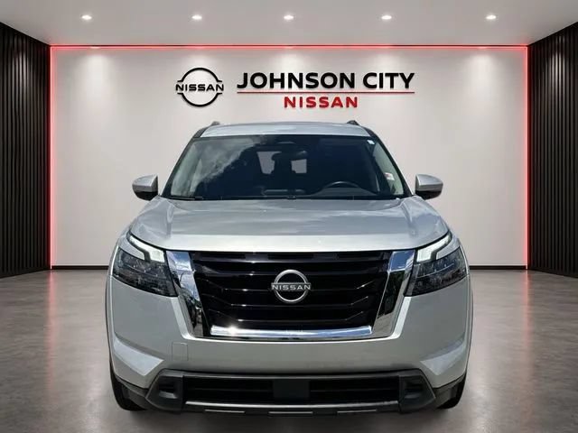 Used 2025 Nissan Pathfinder SV FWD image 10