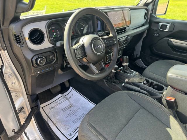 Used 2024 Jeep Wrangler Unlimited AWD/4WD image 13