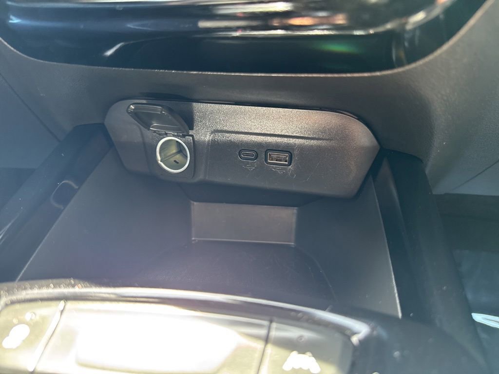 Used 2025 Chevrolet Trax LT FWD image 20
